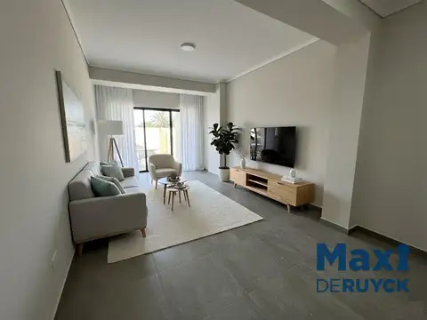 Departamento 2 ambientes con cochera y patio