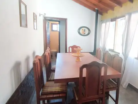 Casa 4 ambientes con 2 baños
