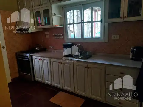 Casa en Alquiler con 2 cocheras