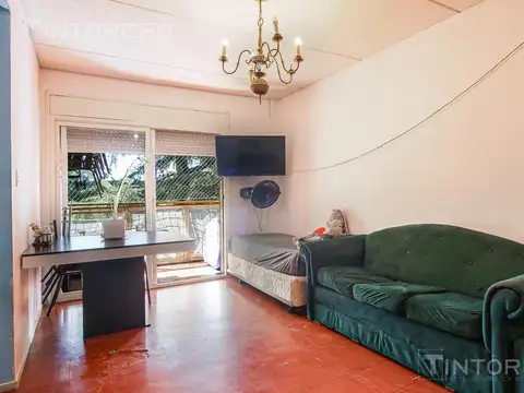 Departamento en venta de 2 ambientes con balcón en Barrio Espora, Pompeya.
