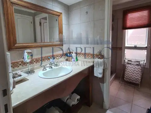 Casa en Venta con 4 cocheras