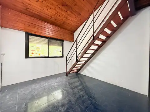 Depto Tipo Casa en Alquiler con 1 cocheras
