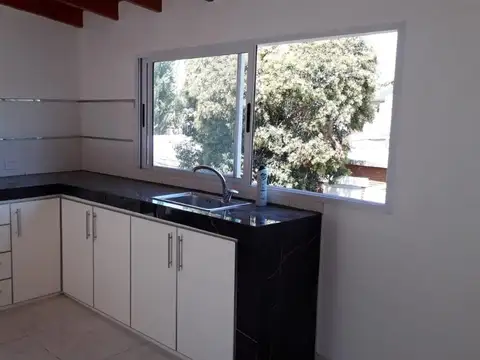 Depto Tipo Casa en Alquiler en El Palomar, $ 550.000