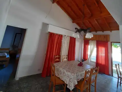 Casa 4 ambientes con 2 baños