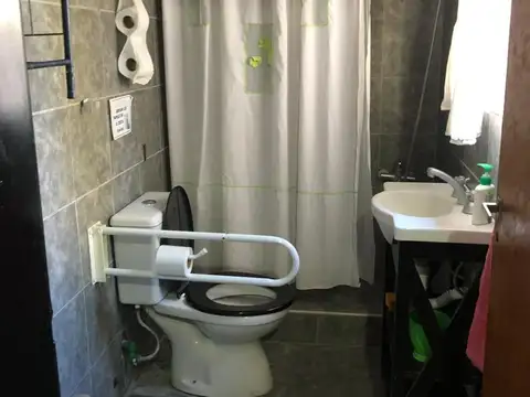 Casa 9 ambientes con 4 baños