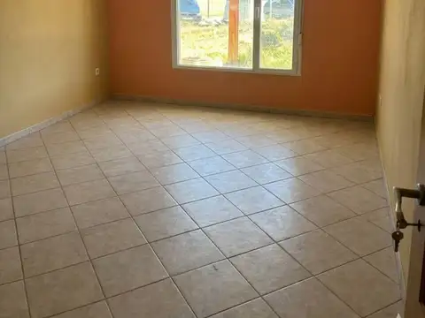 AMPLIO LOTE CON Y CONSTRUCCION SOBRE RUTA 22 F.ORO