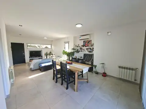 Depto Tipo Casa en Venta en Joaquin Gorina, USD 160.000