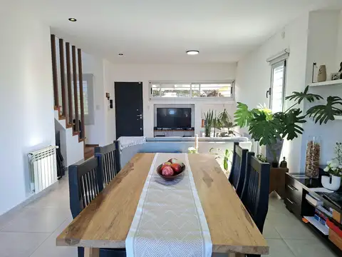 Depto Tipo Casa en Venta con 2 cocheras