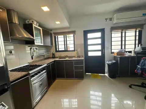 Casa estilo duplex de 3 amb c/ patio! Ituzaingó