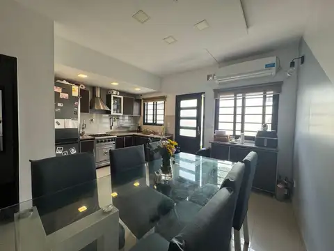 Casa 3 ambientes con 2 baños