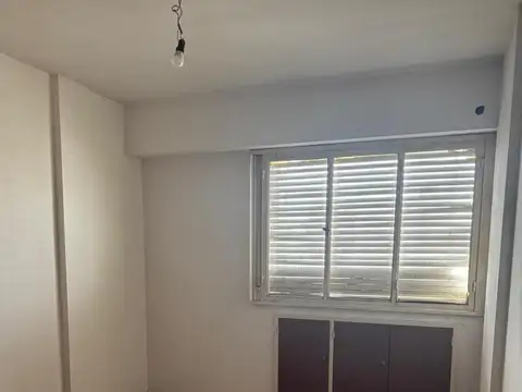 42 700, Piso 8