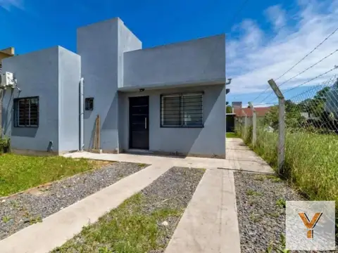 Casa en venta - 2 Dormitorios 2 Baños - Arturo Seguí