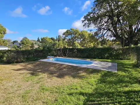 VENTA | Cabaña de 1 dormitorio con pileta sobre amplio terreno! Maipú y Los Cardenales – Victor...