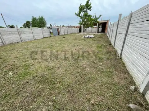 Lote con construcción a la venta en Melchor Romero