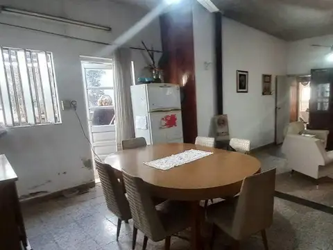 Casa 12 ambientes con 1 baño
