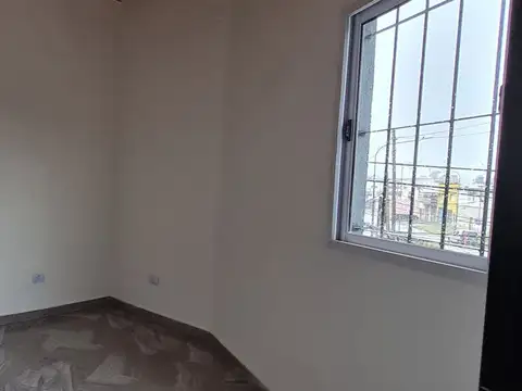 Depto Tipo Casa en Alquiler en Caseros, $ 450.000