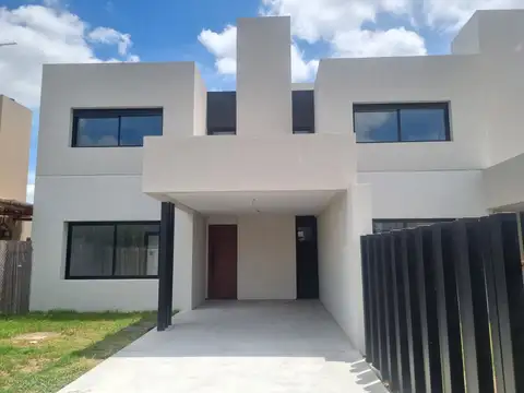 Casa Duplex en venta Cantegril 3 dormitorios