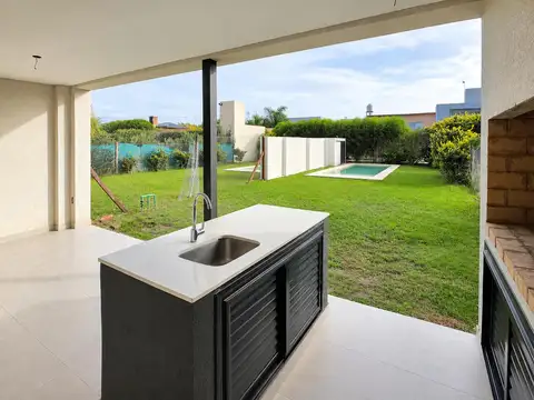 Casa 5 ambientes con 2 baños