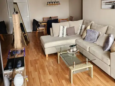 Venta Dpto. 3 amb. en 8vo piso, amplio balcón Vista Abierta
