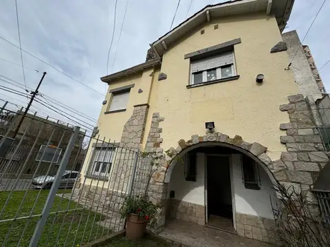 VENTA DE CASA CON DEPTO DOBLE GARAGE QUILMES