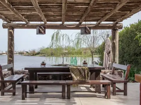 Casa en Venta con 2 cocheras