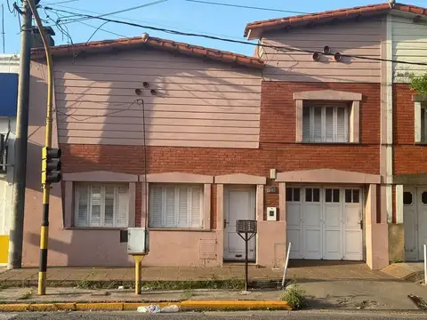 VENTA/CASA 3 DORMITORIOS/SOBRE AVENIDA