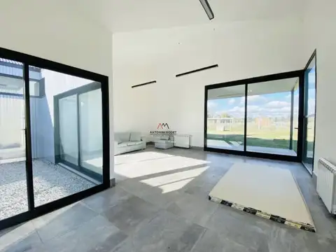 CASA EN VENTA EN SANTA ELENA - PILAR DEL ESTE
