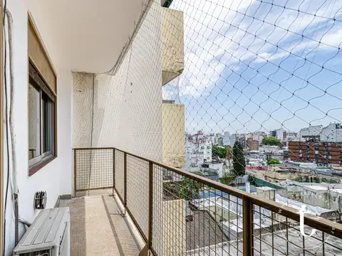 Semipiso tres Ambientes con Balcón. Excelente plano y potencial.