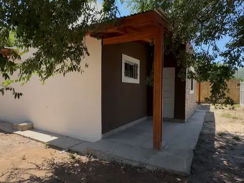 VENTA CASA 2 DORM. CON PILETA EN COMUNA SAN ROQUE