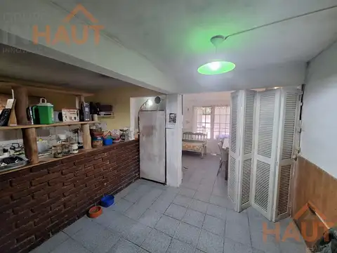 Casa 6 ambientes con 2 baños