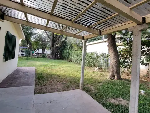 Casa en Alquiler con 1 cochera