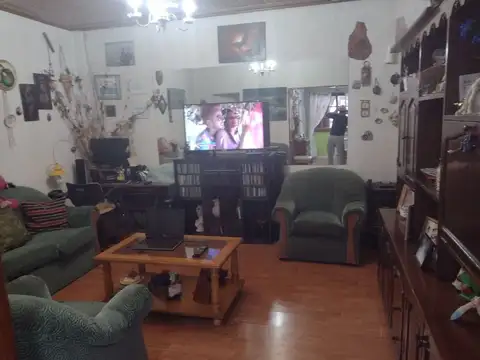 Casa 4 ambientes con 1 baño