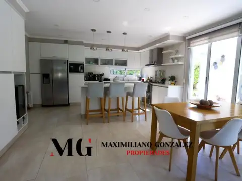 Casa 7 ambientes con 5 baños