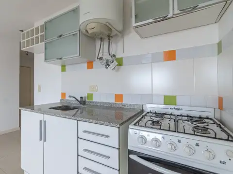VENTA - DEPARTAMENTO - 1 AMBIENTE - PISO ALTO - LUMINOSO - CON COCHERA - MONSERRAT