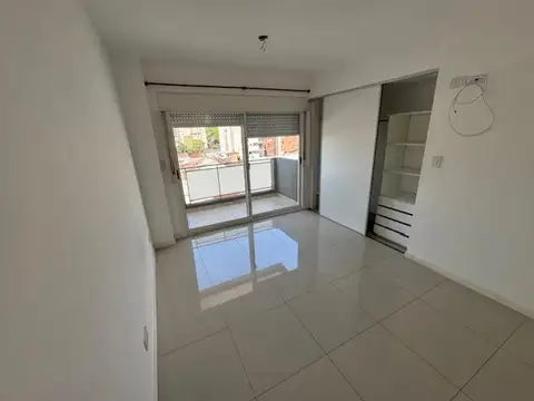 EN VENTA MONOAMBIENTE  SAN MARTIN CENTRO. A MTS MUNICIPIO.