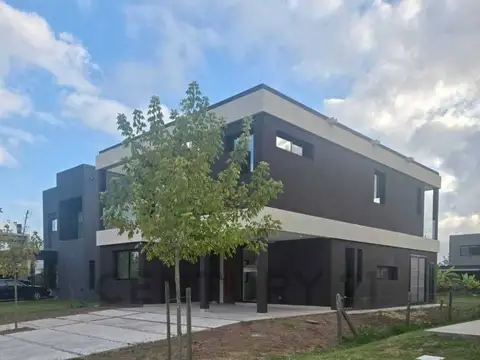 VENTA CASA UBICADA EN EL BARRIO LAS ARAUCARIAS, PUERTOS, ESCOBAR- PERMUTA