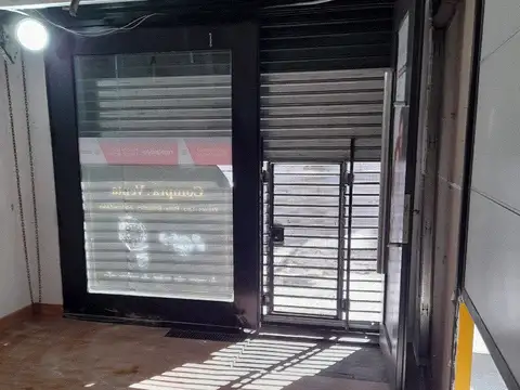 RETASADO  LOCAL EN ESQUINA SOTANO AMPLIA VIVIENDA U OFICINAS GRAN TERRAZA