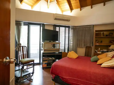 Casa 5 ambientes con 4 baños