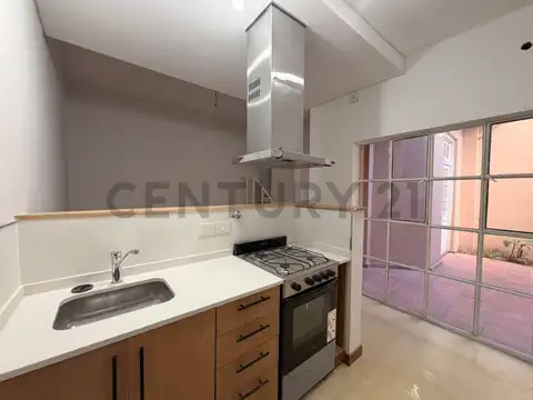 Condarco 1800, Piso 0