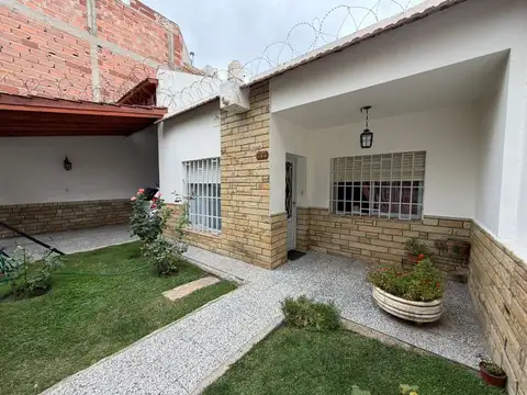 Casa en Venta en Neuquén, USD 200.000