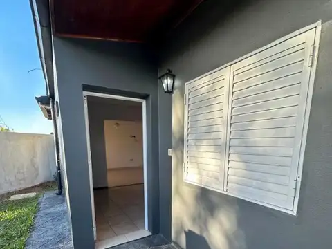 Casa 4 ambientes con 1 baño