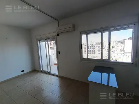Monoambiente con balcon-terraza en San Nicolás