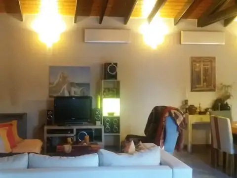 Casa en Alquiler con 2 cocheras