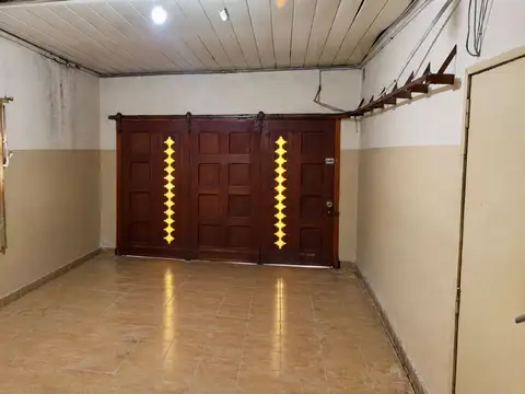 VENTA CASA MULTIFAMILIAR CON COCHERA LANUS OESTE