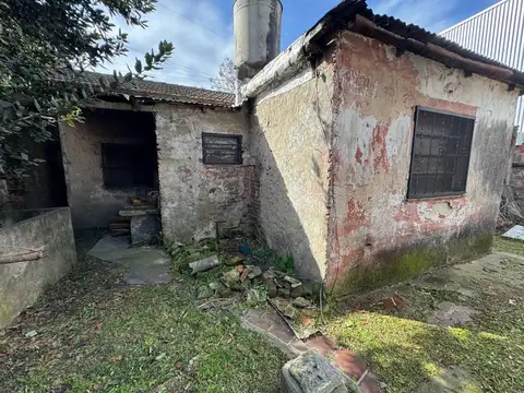 VENTA CASA A REFACC 220M2 LOTE VILLA TESEI - MORON