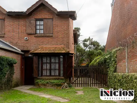 Dúplex con Amplio Jardín en Hermoso Barrio