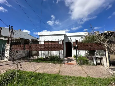 Casa con Departamento en venta Moreno sur