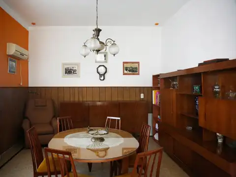 Casa 5 ambientes con 2 baños