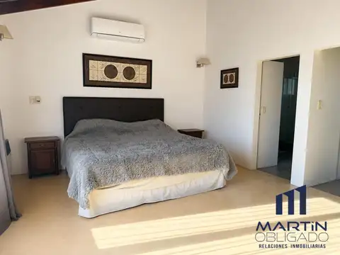 Casa 5 ambientes con 4 baños