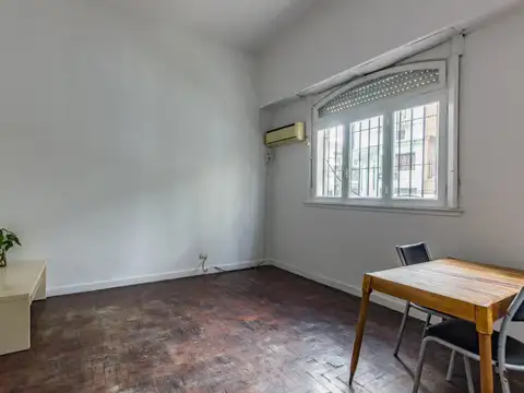 Castro 700, Piso 0